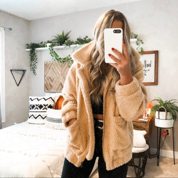 Elodie Jackets & Blazers - NWT Elodie Faux Shearling Teddy Jacket Tan